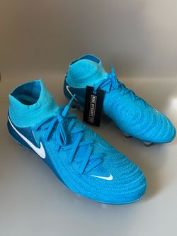 Nike Phantom Luna II SG Pro soccer shoes