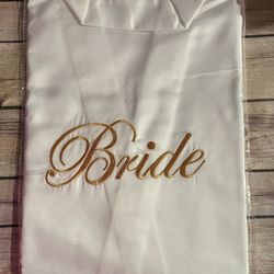 NWOT Short Sleeve Bridal Robe 