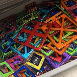 Magnetic Tiles Mac formers Full Of Box, Gently Used, Very Good Deal 