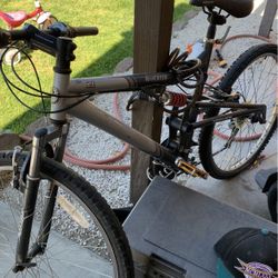 bike with flat tires 