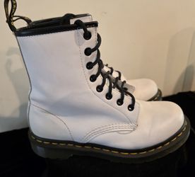 Dr. Martens Boots, Women Sz 7