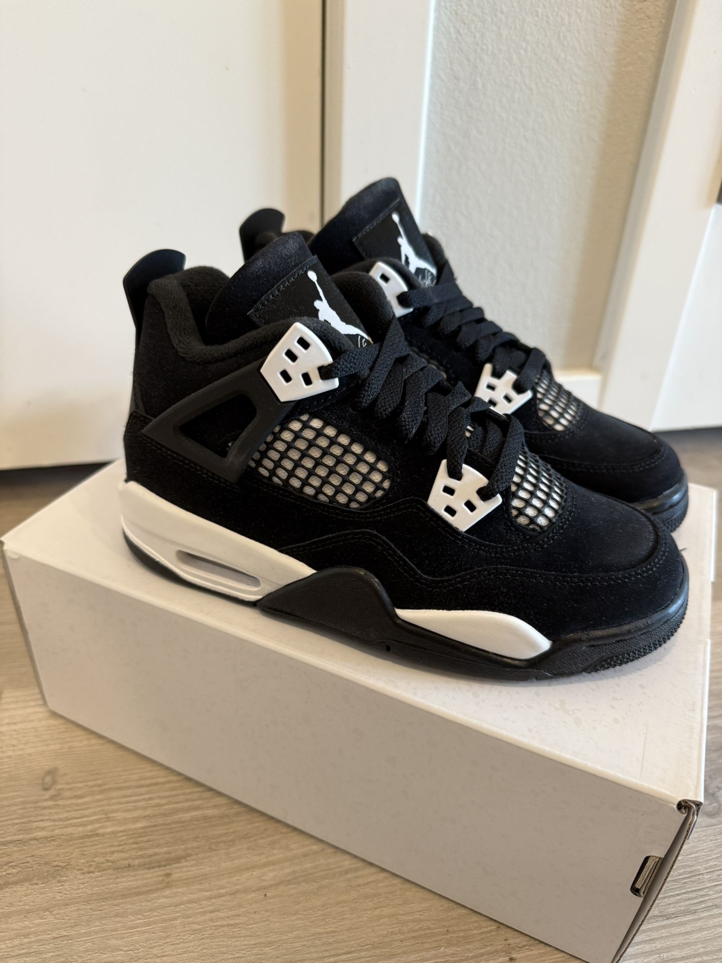 Jordan 4 Retro White Thunder (GS) Size 3.5Y
