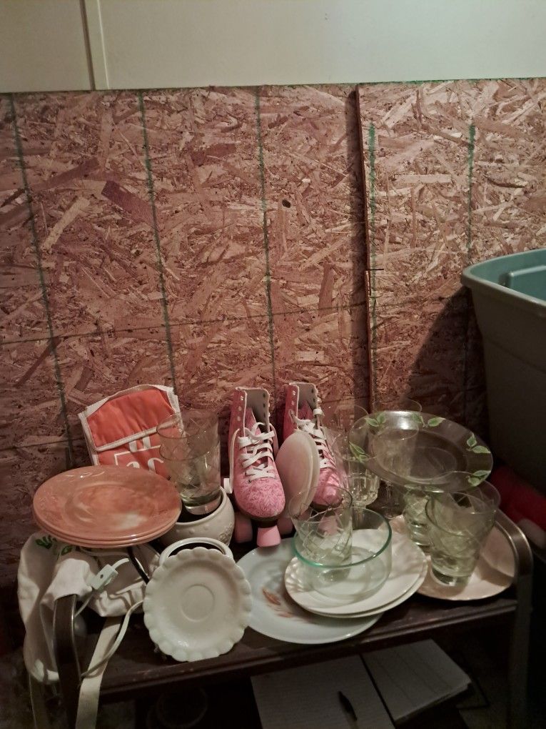 Box Lot Of Twenty Nine Assorted Items Fire King Plates Drinking Glasses Wine Glasses Ut Cooler Big Ridge Bag Candle Melter Roller Skates 