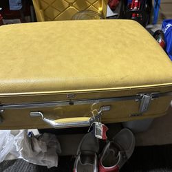 Excellent Shape Vintage Suitcase