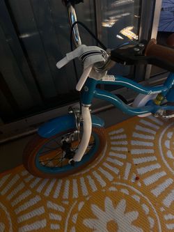 Kids bike with training wheels