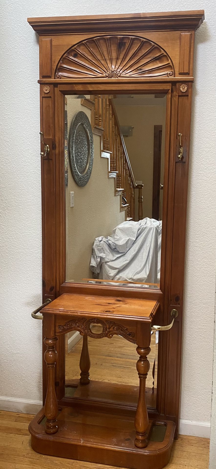 Free Entry Console With Mirror