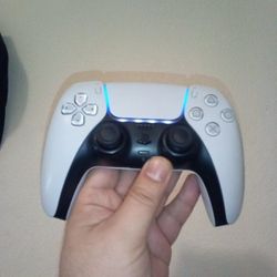 PS5 Controller (Like New)