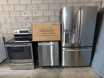 BEAUTIFUL GE KITCHEN STAINLESS STEEL APPLIANCE SET LIKE NEW CONDITIONS