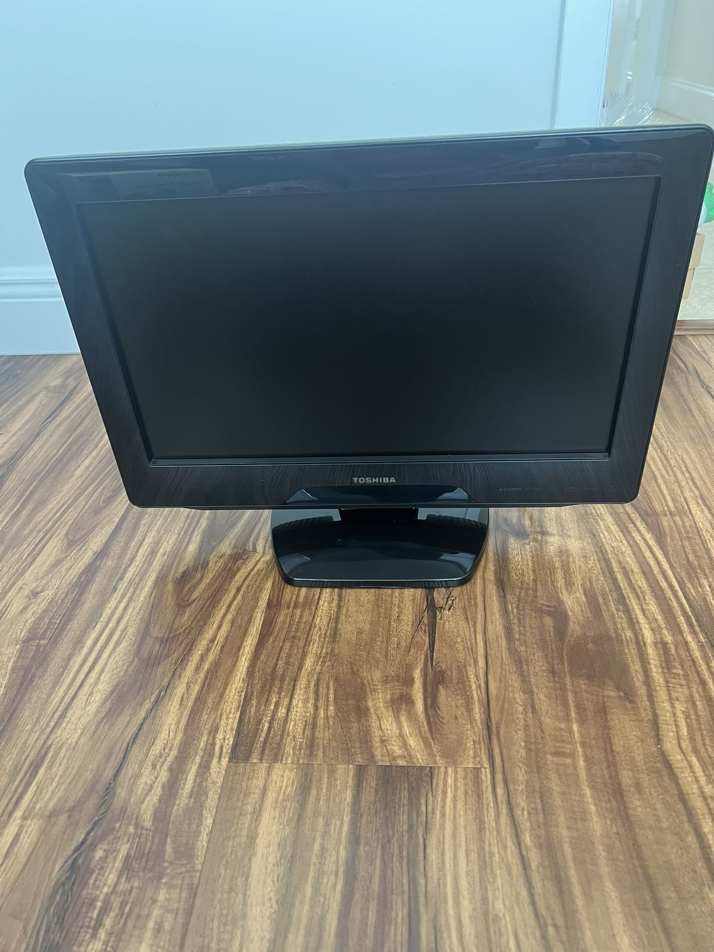 Toshiba 19" LCD TV DVD Combo 19LV61K w/ Power Cord RCA HDMI S-Video