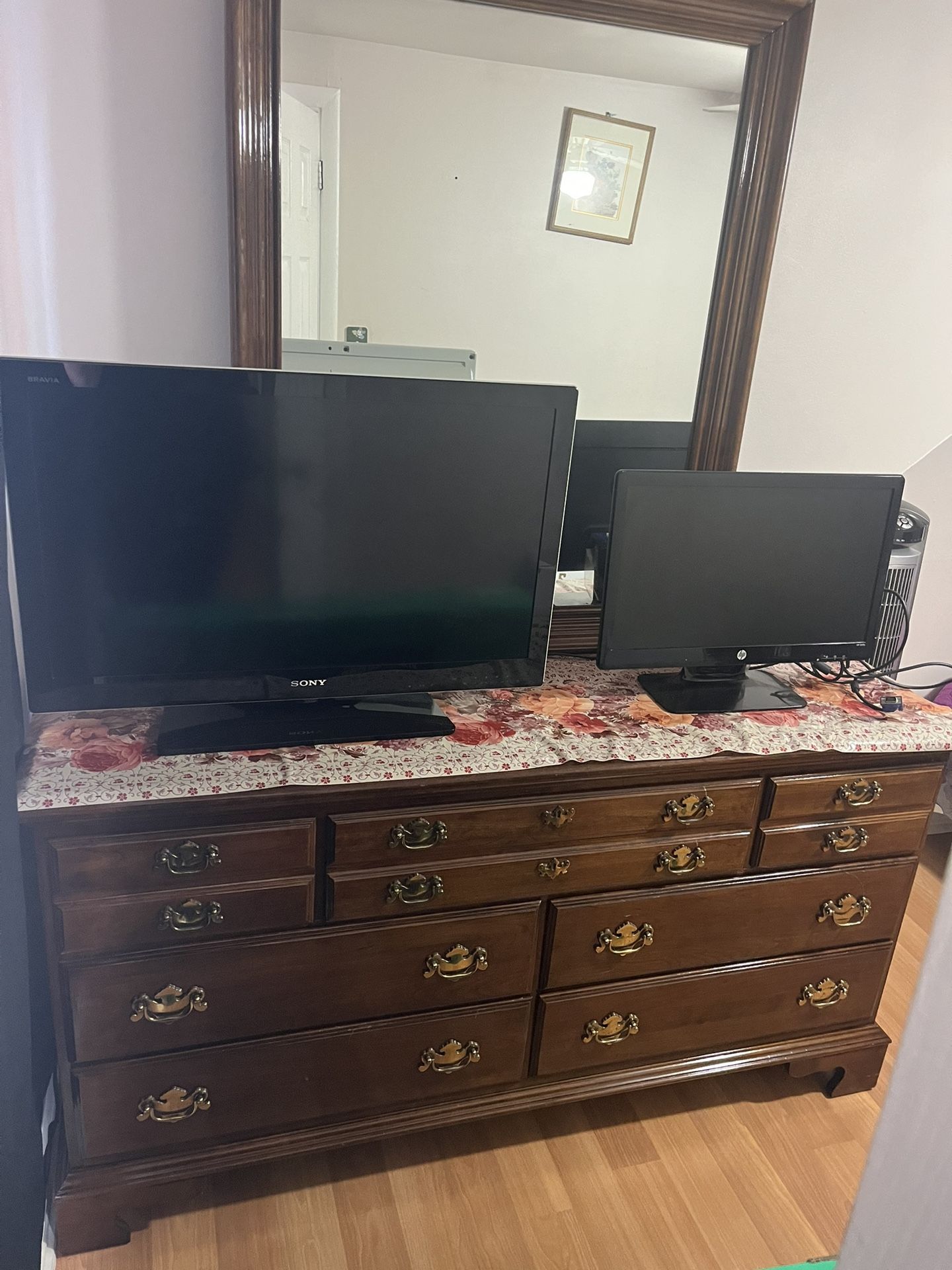 Dresser for Room and TV For Sale