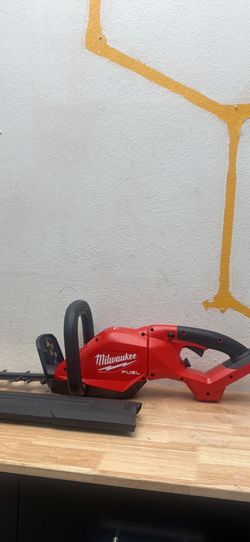 M18 FUEL 18-Volt 24 in. Brushless Cordless Battery Powered Hedge Trimmer (Tool-Only)