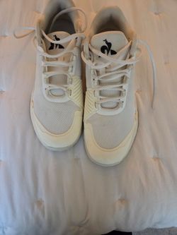 Le Coq sportif size 9.5
