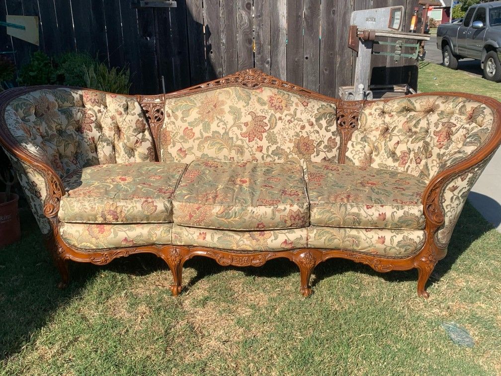 Vintage Victorian Couch 