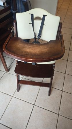 Abiie Beyond High Chair
