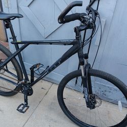 GT.      TIMBERLINE.     Mountain Bike 