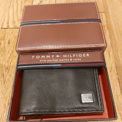 Tommy Hilfiger Leather Bi-Fold Wallet