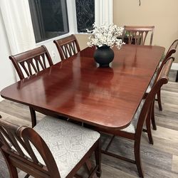 Antique Dining Table with 6 Chairs By Bernhardt