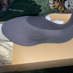 Yeezy Knit Runner Size ‘12.5