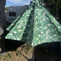 Round Patio Umbrella w/Heavy Weighted Base