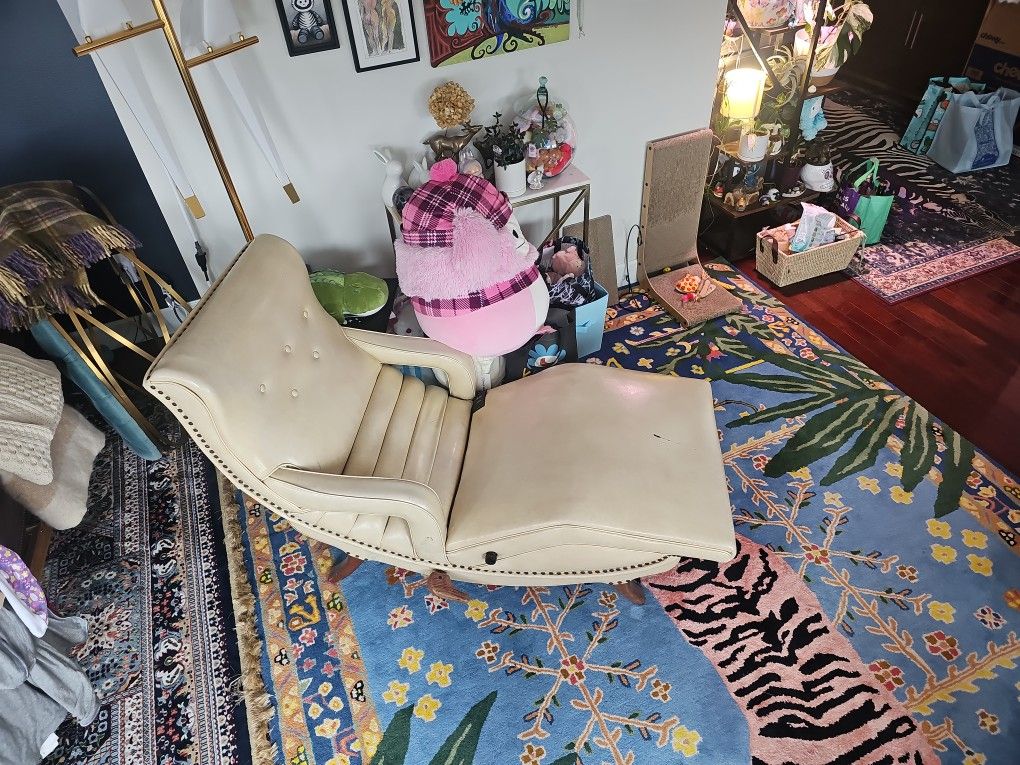 Vintage Curved White Leather Chair