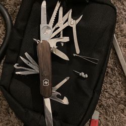 Victorinox Swiss Army “champ” Dark Walnut Wood Handle 17 Fold Out Tools 29 Functions Barely Used MSRP $179 Sale Price $139 Asking Only $40!