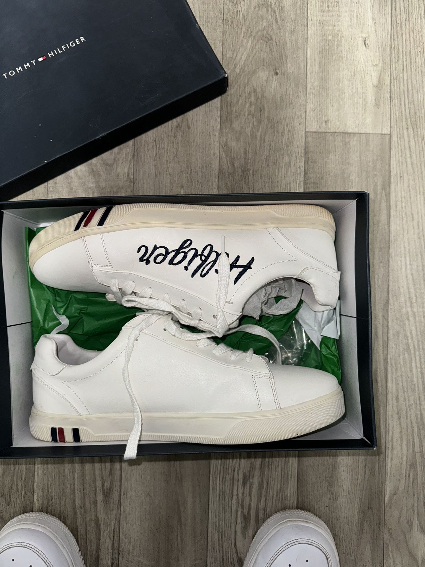 Tommy Hilfiger Shoes (size 10.5m)