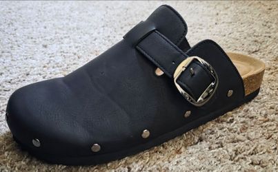 Olivia & Kate Black  leather clogs