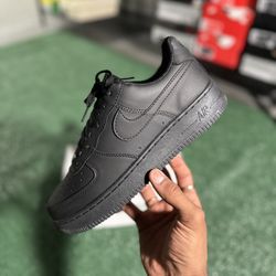 “Black” Nike Airforce 1 5/Y, 5.5/W, 8.5/ 9.5/M, 12/M - 6.5/W, 7/W, 10/W, 11/W, 13.5/W ✔️