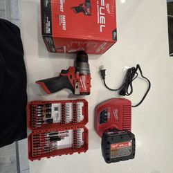 Milwaukee M12 FUEL Hammer Drill Kit – Battery, Charger & Bit Set