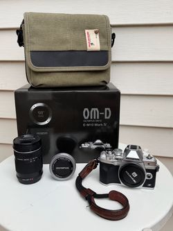 Olympus OM-D E-M10 Mark IV Camera Bundle + Accessories