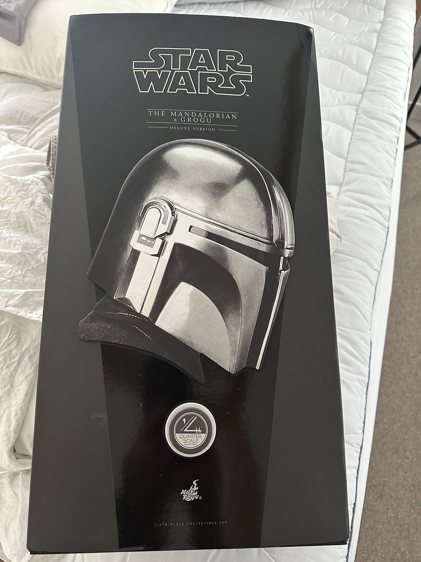 Deluxe Exclusive 1/4 Scale Mandalorian And Child Figures.