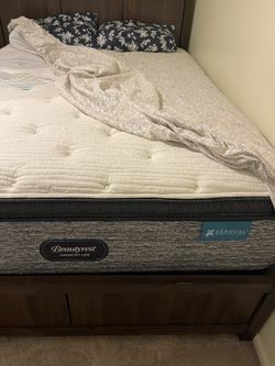 Queen bed & Beautyrest Harmony mattress