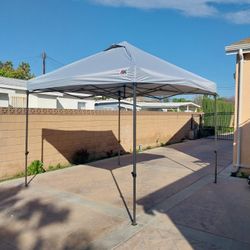 10x10 ABC CANOPY IS NEW IT DOES HAVE BAG BUT THE BAG IS USED A LITTLE FADED WITH SMALL RIP ON BOTTOM BU STILL FUNCTIONAL WITH WHEELS