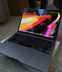 MacBook Pro 13” (2017 Touch Bar) – Works Great 