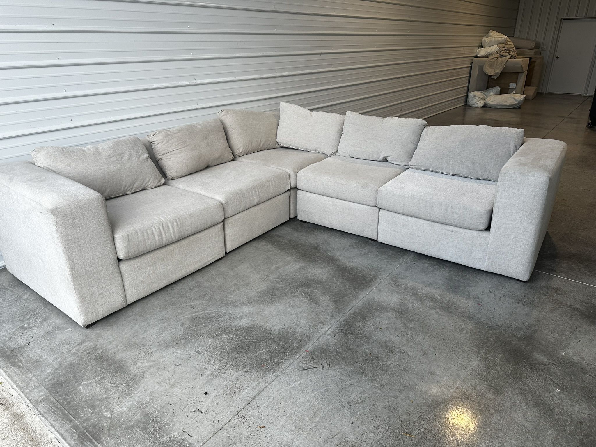 Value City Collin Sectional
