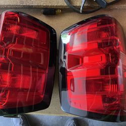 2014-2018 Chevy Silverado Rear Left  OEM Taillight Assy  