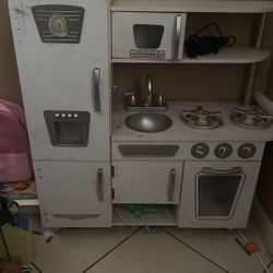 Little Girls Kitchen Wood. 