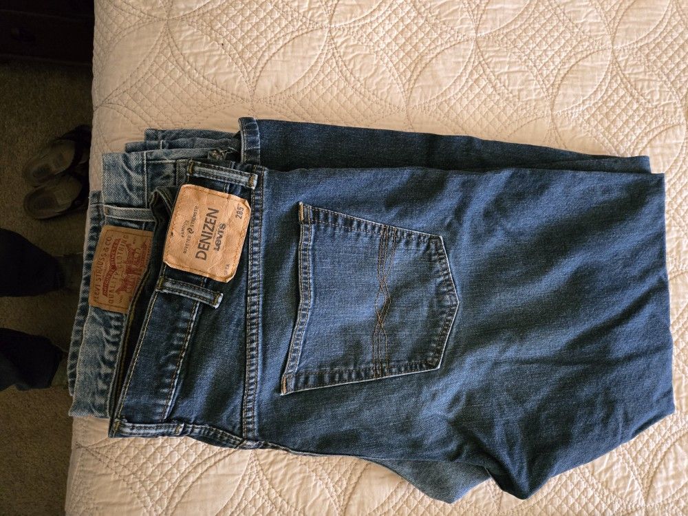 10 Pair DENIM Mens Jeans. 40x32 136.00 For All. See Discription For More Information. Pick Up Only.