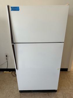 Vintage 32.5” W Kenmore Top & Bottom Refrigerator
