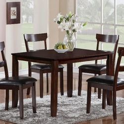 "Henderson 5 Piece Dining Table Set Brand New In The Box CLEARANCE
"
