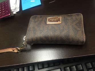 Michael Kors wristlet wallet