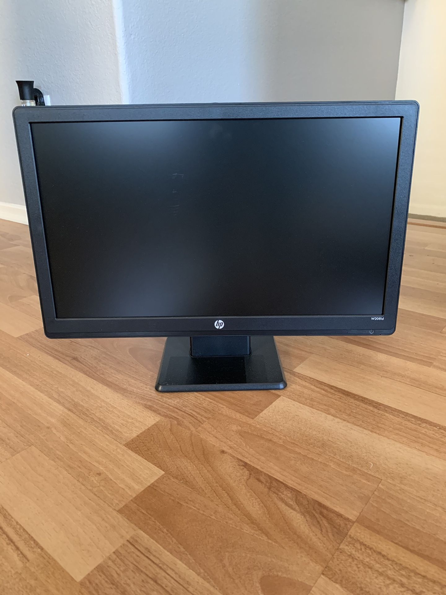 HP 20 inch computer monitor model no W2081d no chords no scratches