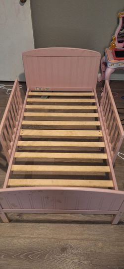 Toddler pink bed