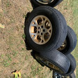 Jeep Rims Gold Inside 16” Tire Tread 40%