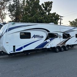 2015 ATTITUDE   321BG.  Toy Hauler Slider.Out