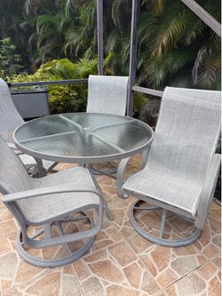 Woodard tempered glass table with 4 chairs