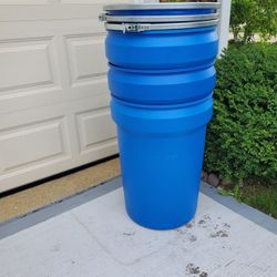 Barrels/Drums Removable Top 30Gallon/114L Like New, Clean.  Food grade, good for wine, cabbage, Rain Water/dust Collecting And More.  Multiple availab