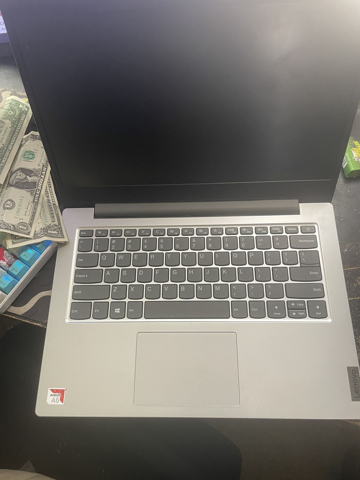 Samsung chromebook, Lenovo Laptop.