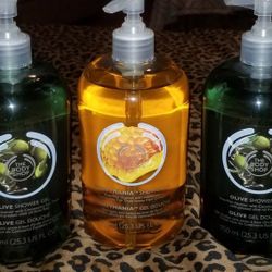 'THE Body Shop' JUMBO Body Wash. 750mL/25.3 oz. Olive & Honeymania
