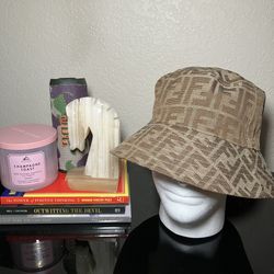 Designer Hats Fendi / Balenciaga / Moncler / Prada